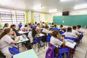 Garantia de vagas na rede de ensino é uma obrigação do Estado e do Município, mas diante da recusa da matricula escolar como pais devem agir. Foto: Daniel Castellano / SMCS