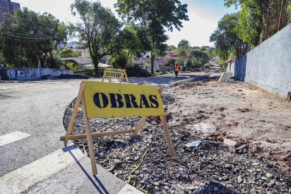 Prefeitura demite empresa responsável por manutenção de calçadas