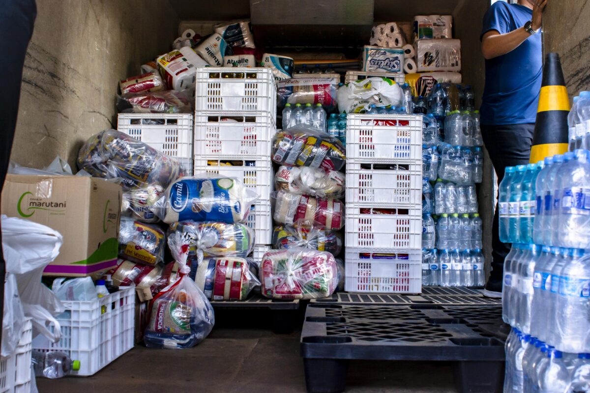 São aceitas doações de água e alimentos para os desabrigados do Rio Grande do Sul I Foto: Levy Ferreira/SMCS
