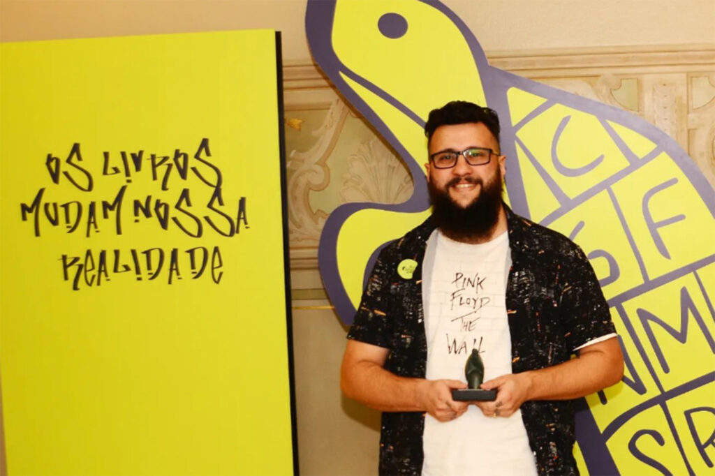 Lucas Mota - O lançamento de "Olhos de pixel", de Lucas Mota, acontece na quinta-feira (16/05), às 19h, na loja da Livrarias Curitiba do Park Shopping Barigui. (Foto: Reprodução do Instagram do escritor)