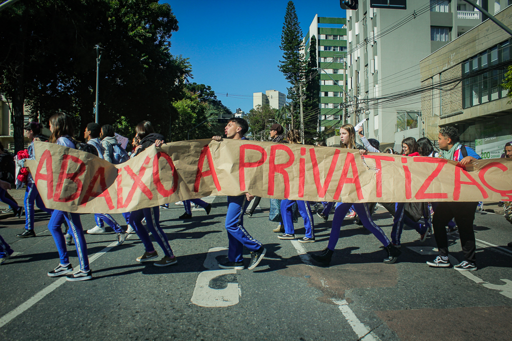 Alunos do Colégio Estadual do Paraná realizam paralização contra a privatização das escolas do estado. I Foto: Tami Taketani / Plural