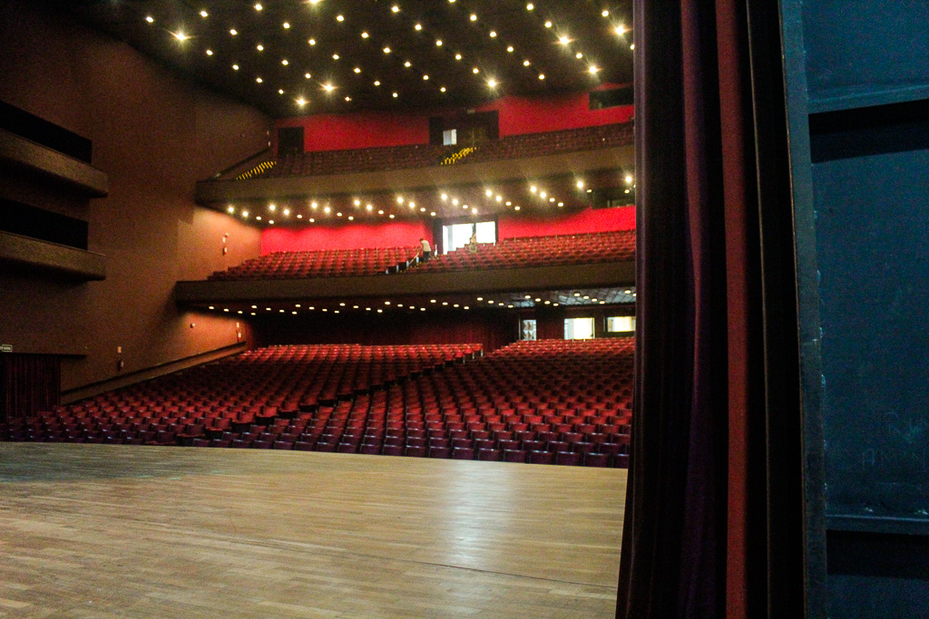 Para concorrer ao edital Aldir Blanc, o projeto cultural não pode receber outros recursos públicos de mecanismos de fomento. (Teatro Guaíra. Foto de: Tami Taketani/Plural.)