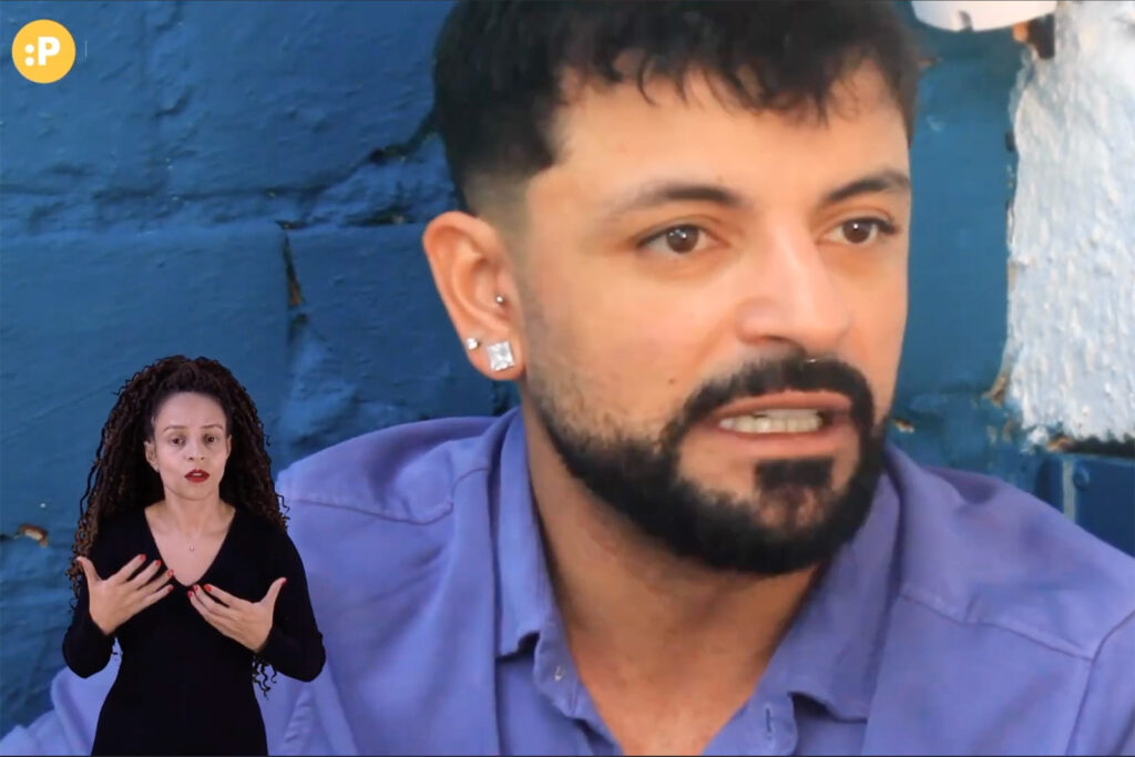 Jonatas Medeiros, ao fundo, e Viviana T. Rocha, sinalizando em primeiro plano. Os dois são sócios de Felipe Patrício na Fluindo Libras. (Imagem: Tami Taketani/Plural.)