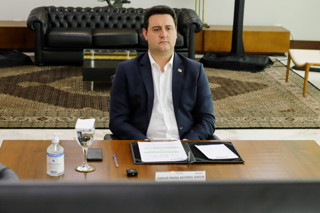 Ratinho Jr diz que inteligência da PM monitorou professores; governo silencia