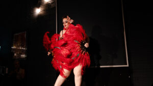Miss G faz temporada com show burlesco "Baderna" no Teatro Cleon Jacques. (Foto de: Giuliano Fornek/Divulgação)