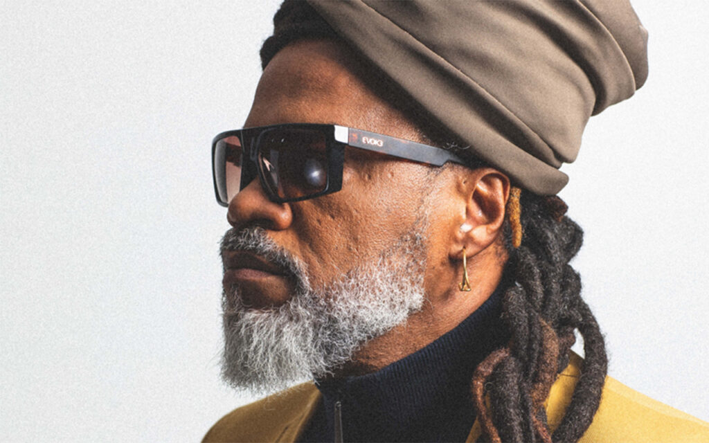 Ainda existem ingressos à venda para o show de Carlinhos Brown com Orquestra à Base de Sopro na 40ª Oficina de Música de Curitiba. (Foto de: Roncca/Divulgação)