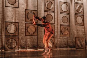 O espetáculo "Café não é só uma xícara", do Grupo Tapas, está em cartaz no festival Dança em Trânsito. (Foto de: Fernanda Valois/Divulgação)