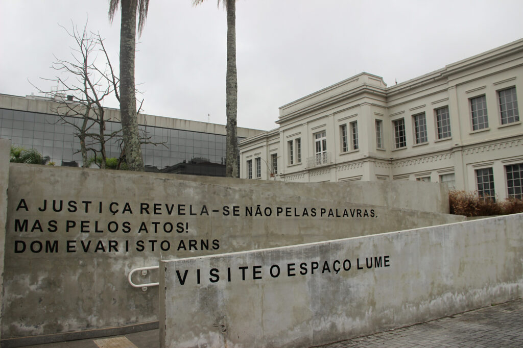 fachada do antigo presídio do Ahú