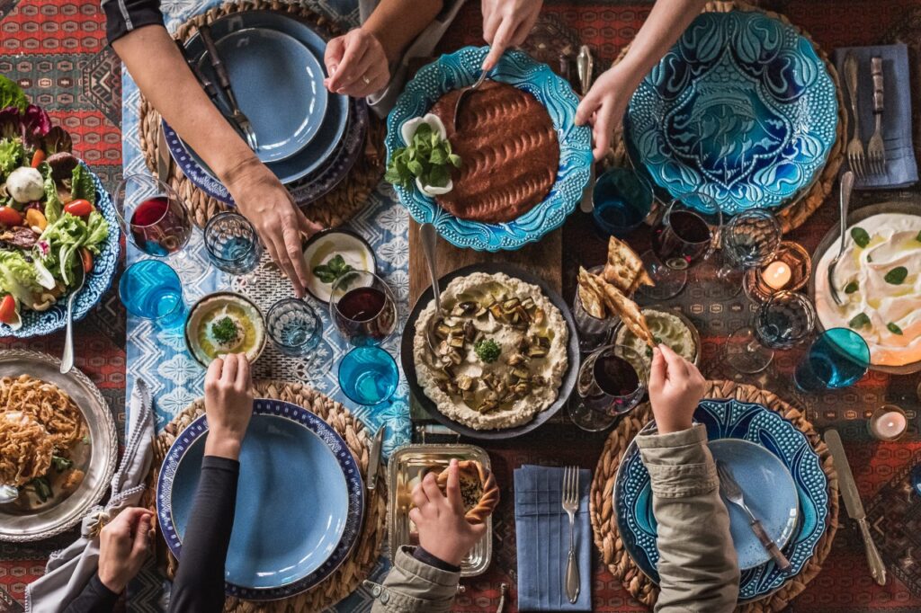 O restaurante de cozinha árabe selecionou três sugestões de vinhos libaneses para harmonizar com os menus do Dia dos Namorados. (Foto: Janine Araujo/Divulgação)
