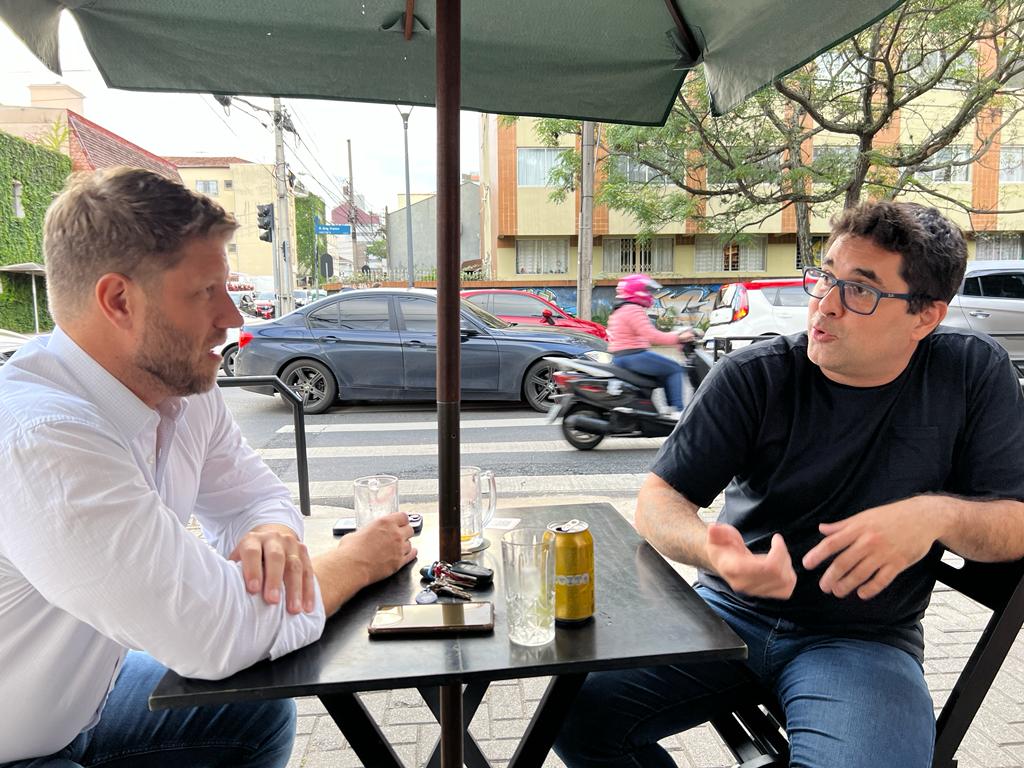 Requião Filho com o colunista: conversa longa sobra Ratinho Jr.. Foto: Arquivo pessoal