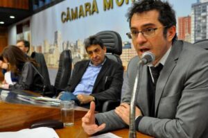 Adriano Codato: estudo mostra ligação do BC com outras forças econômicas. Foto: Fernanda Westerhofer/Câmara de Porto Alegre
