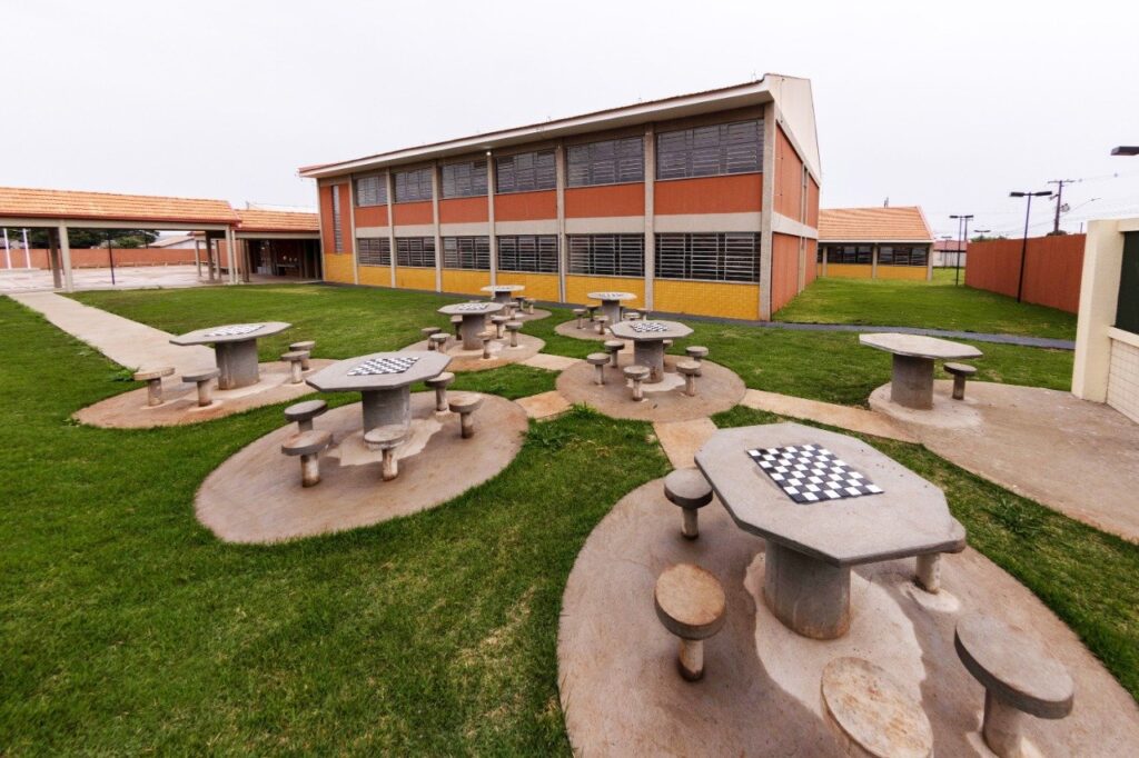 Aluno entra armado em escola do Paraná e ameaça atirar após discussão