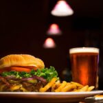 Cerveja e hambúrguer: uma ótima combinação
