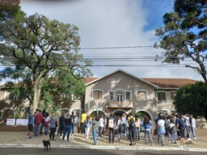 frente do colégio estadual visconde de Guarapuava
