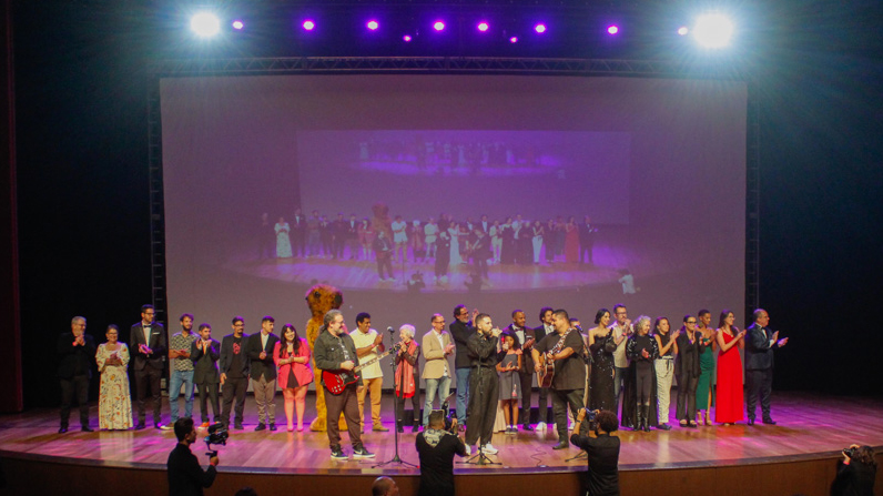 "Coração de Neon" - primeira exibição do filme em Curitiba. (Foto: Tami Taketani/Plural)