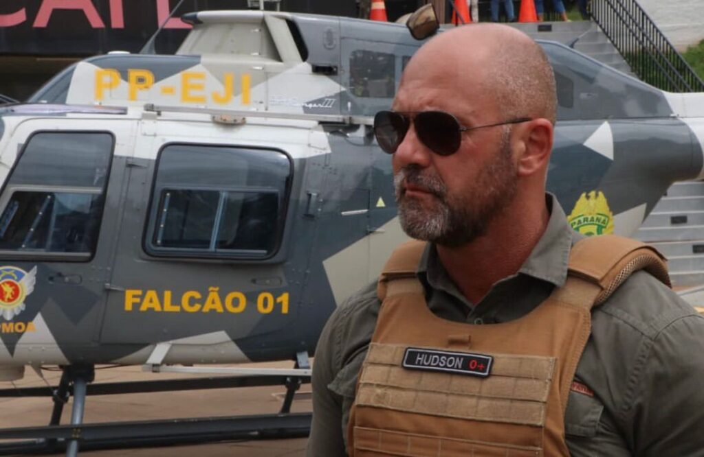 secretário de segurança dando entrevista