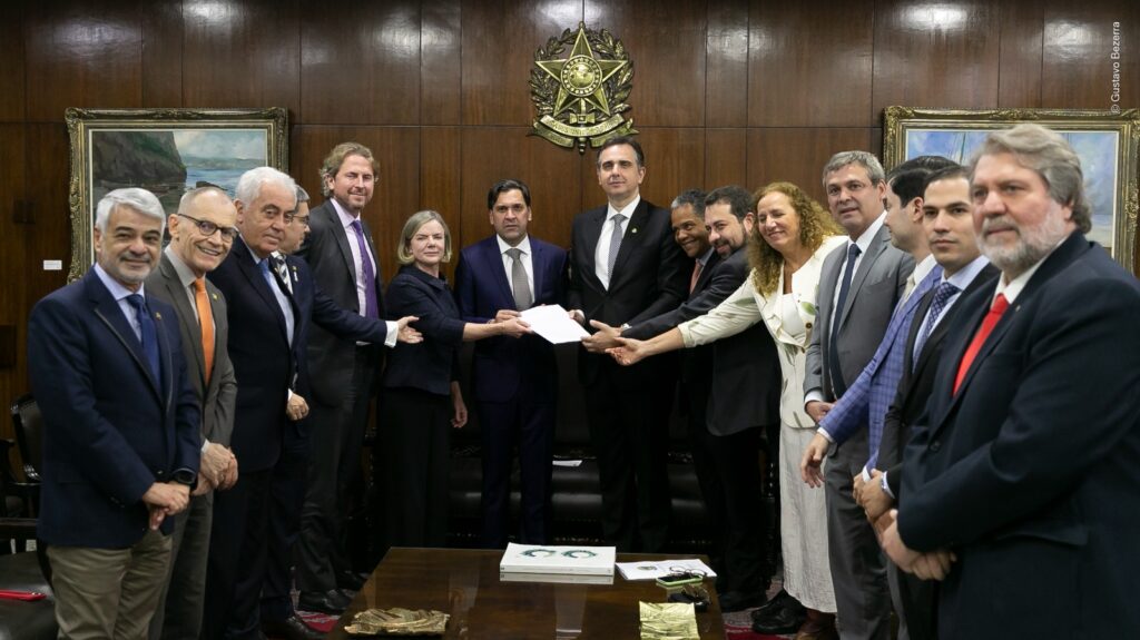 Deputados paranaenses compõem grupo que pede apuração sobre taxa de juros do Banco Central