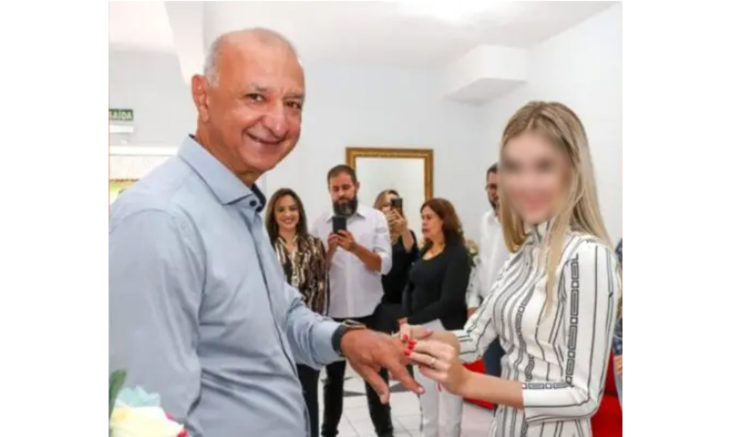 homem idoso se casa com adolescente