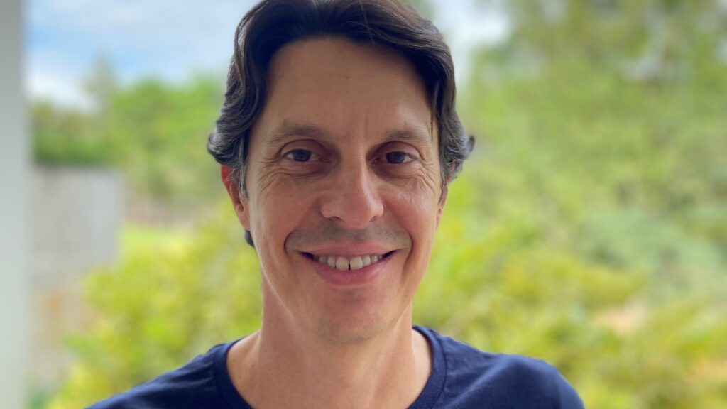 Daniel Rezende analisa obra dos Los Hermanos no livro “De onde vem a calma”
