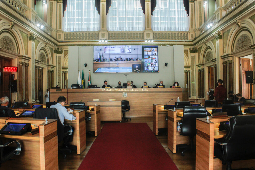 plenário da câmara de Curitiba