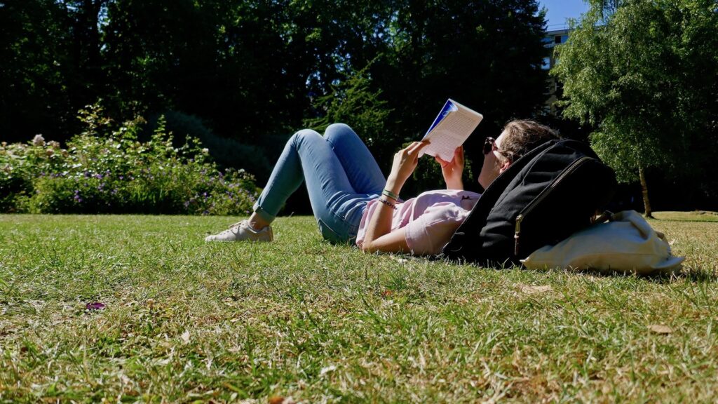 Literatura age como um antídoto contra a solidão
