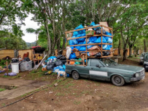 foto carro carregado com mudança
