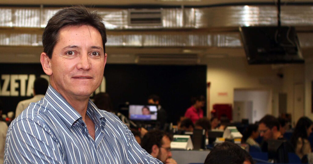 jornalista na redação