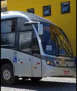 onibus no terminal santa cândida