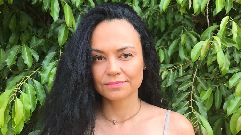 Paulliny Tort faz bate-papo sobre o livro “Erva Brava” na Arte e Letra