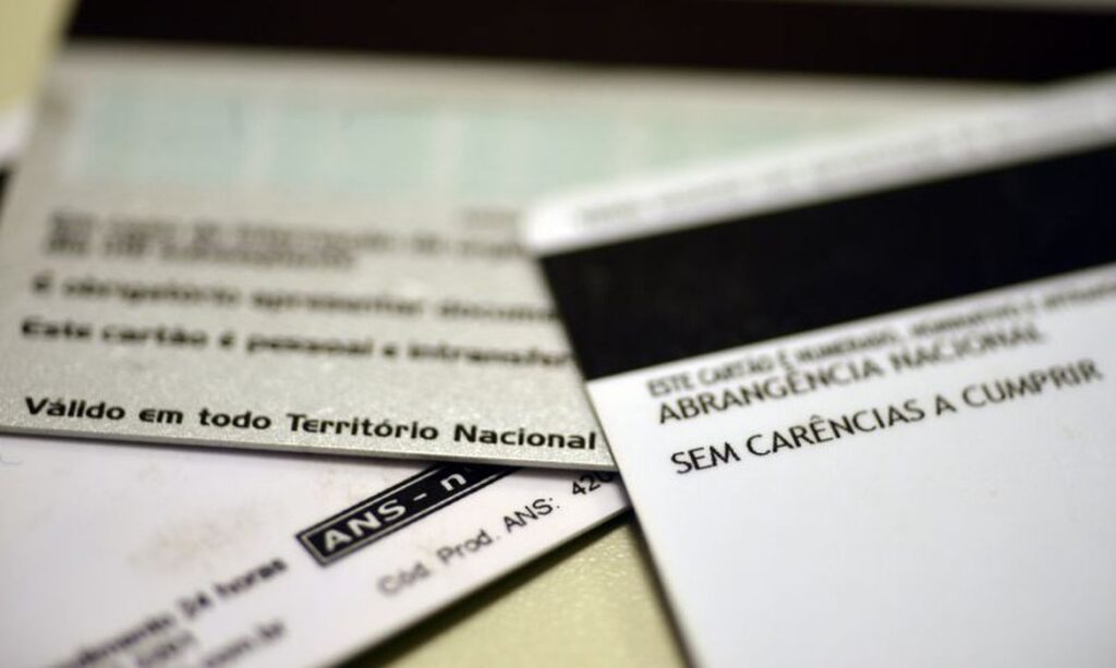 6 em cada 10 usuários de planos de saúde no PR já foram cobrados “por fora”