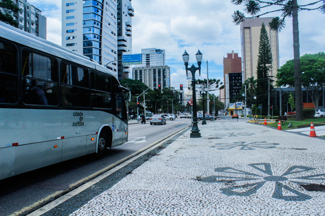 rua do centro cívico em Curitiba