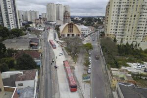Obras do BRT Norte Sul na Avenida Winston Churchill, entre as ruas Professor João Mazzarotto e Pedro Bonat. Foto: José Fernando Ogura/SMCS.