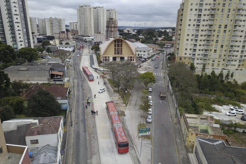 Obras do BRT Norte Sul na Avenida Winston Churchill, entre as ruas Professor João Mazzarotto e Pedro Bonat. Foto: José Fernando Ogura/SMCS.