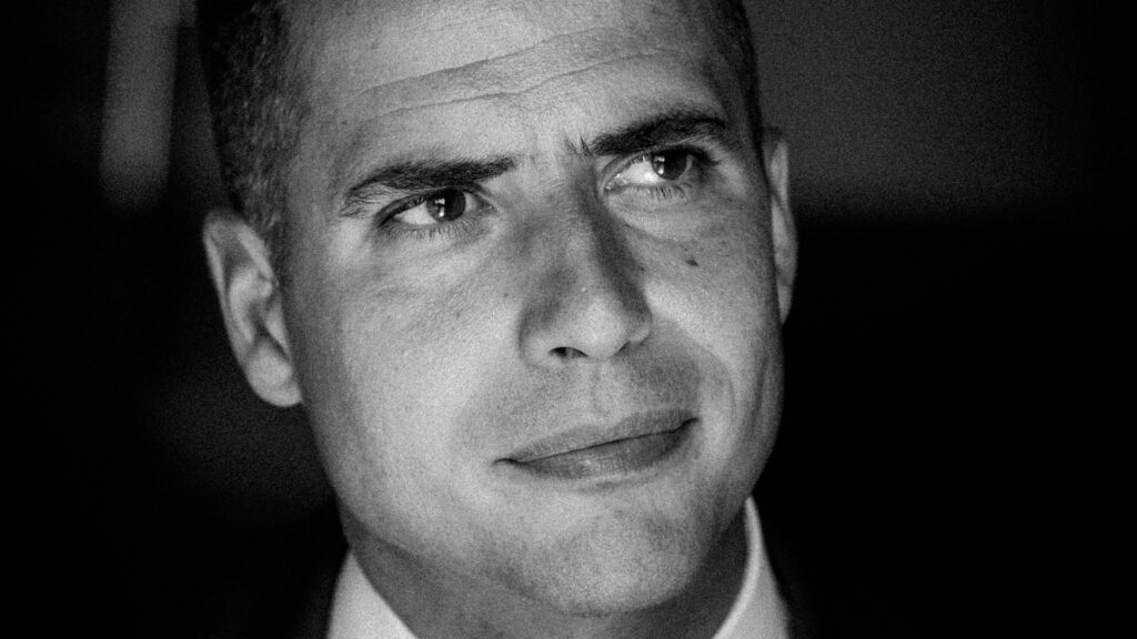Ricardo Araújo Pereira tem boas sacadas nas crônicas de “Estar vivo machuca”