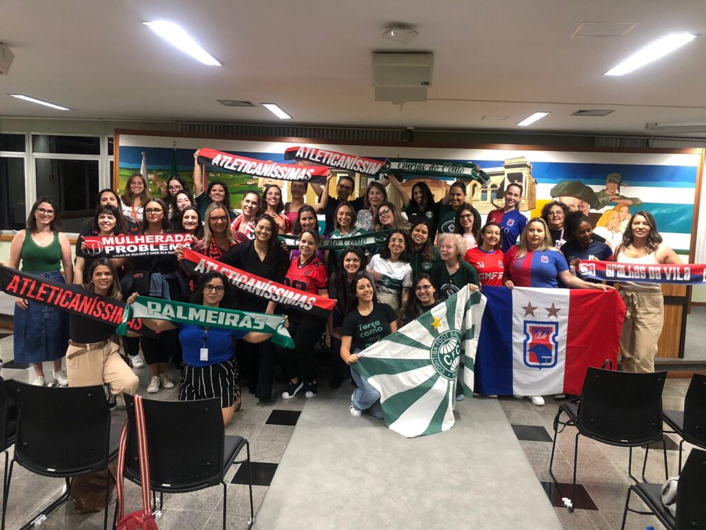 torcedoras na câmara de Curitiba