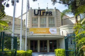 fachada da UTFPR em Curitiba